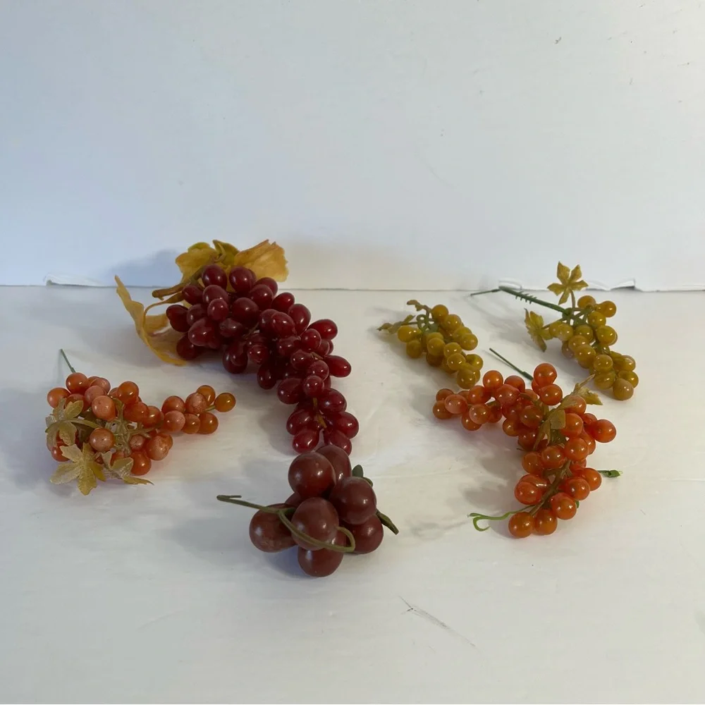 Vintage Plastic and Rubber Grape Bunches Fruit Bowls Decor Arts and Crafts